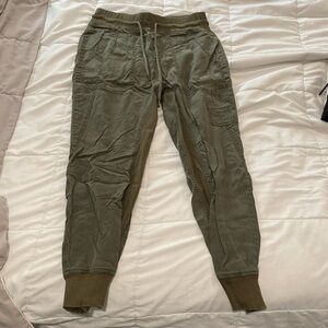 Anthropologie cargo joggers. Size small. Olive green.